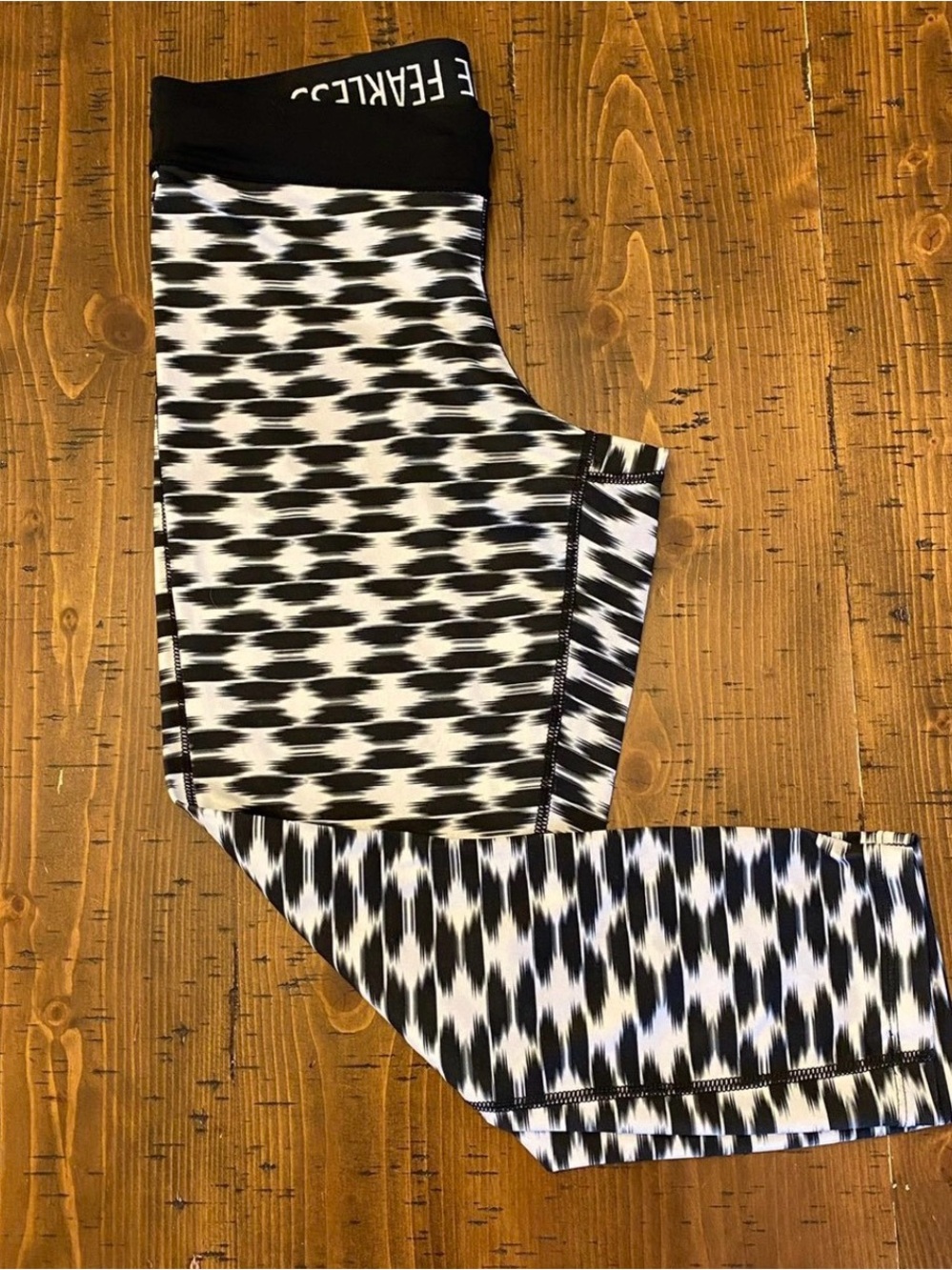 Nike yoga pants Dri Fit cropped running athletic workout black & white sz S euc